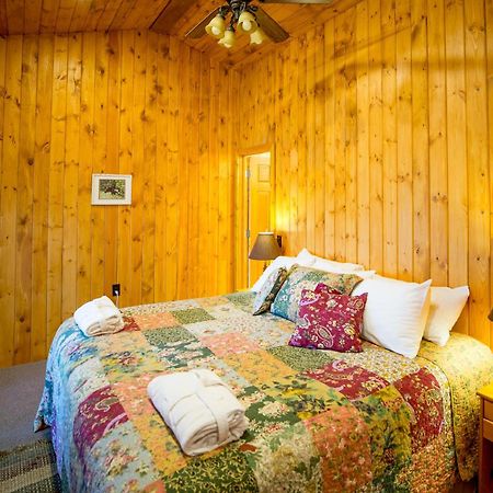 Ludlow'S Island Resort Cook Екстериор снимка