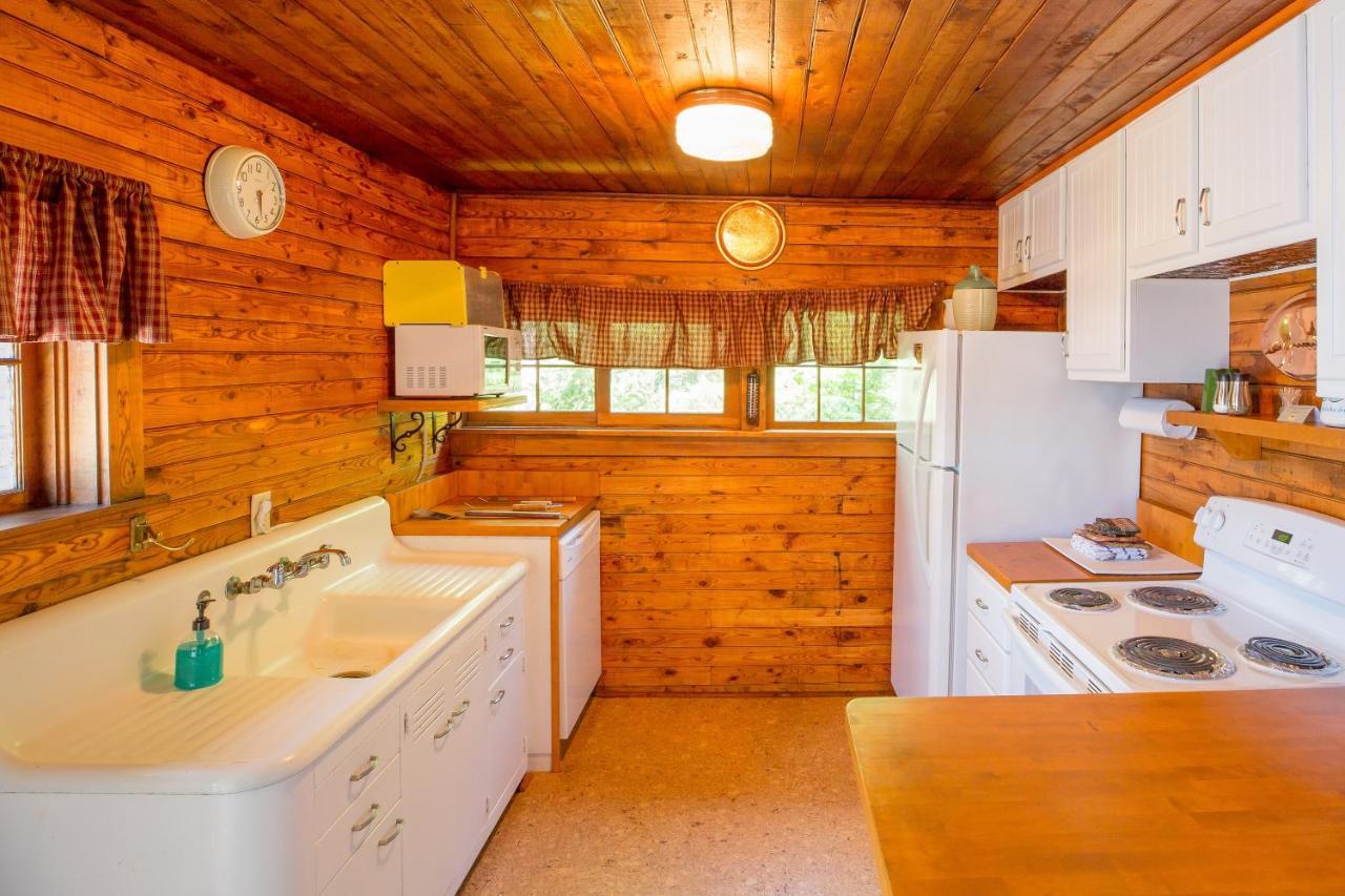 Ludlow'S Island Resort Cook Екстериор снимка